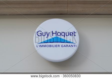 Bordeaux , Aquitaine / France - 01 15 2020 : Guy Hoquet Brand Sign Logo Office Real Estate Store Bro