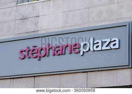 Bordeaux , Aquitaine / France - 02 02 2020 : Stéphane Plazza Sign Logo Real Estate Agency Store Spec