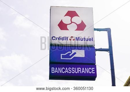 Bordeaux , Aquitaine / France - 03 11 2020 : Credit Mutuel Atm Bancassurance French Sign Bank Logo O