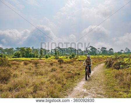 Loei/thailand-17 Feb 2019:unacquainted Tourist Waiting On Nature Trail At Phu Kradueng Mountain Nati