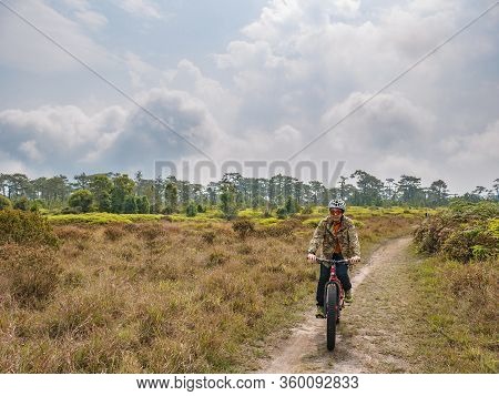 Loei/thailand-17 Feb 2019:unacquainted Tourist Waiting On Nature Trail At Phu Kradueng Mountain Nati