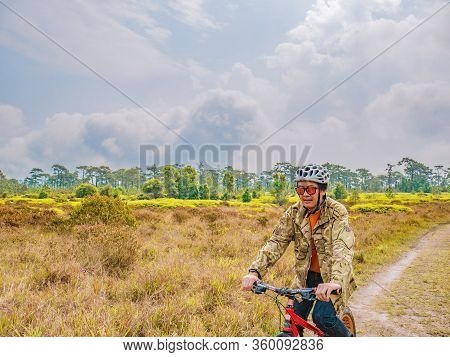 Loei/thailand-17 Feb 2019:unacquainted Tourist Waiting On Nature Trail At Phu Kradueng Mountain Nati