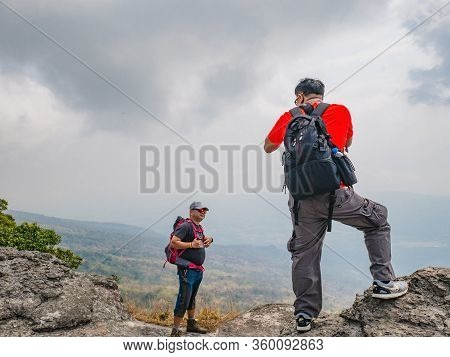 Loei/thailand-17 Feb 2019:unacquainted Tourist On Yeabmek Cliff Phu Kradueng Mountain National Park 