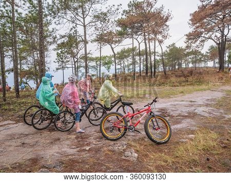 Loei/thailand-17 Feb 2019:unacquainted Tourist On Phu Kradueng Mountain National Park In Loei City T