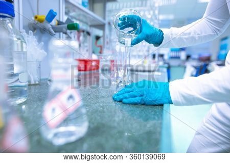 Laboratory Scientist Conducting A Research, Experiments, Chemist Adjusts Samples In A Petri Dish, Ch