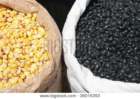 Siyah fasulye ve sarı Mısır