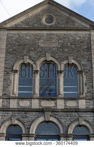 Bristol-april-2020-england- A Close Up View Of A Old Stone Church On The Main Street