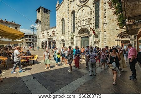 Como, Italy - August 4, 2019: Local People And Tourists On A Quiet Cozy Streets Near Cathedral In Th