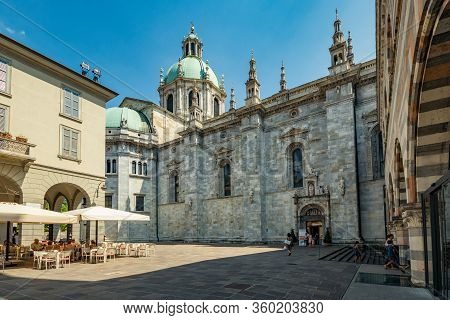 Como, Italy - August 4, 2019: Local People And Tourists On A Quiet Cozy Streets Near Cathedral In Th