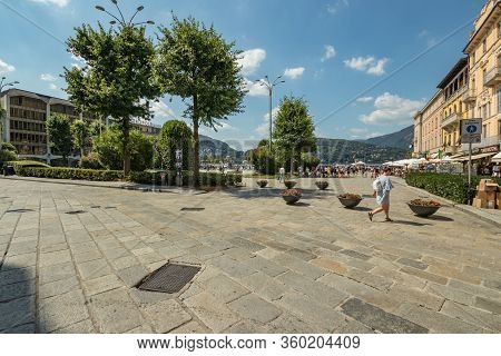 Como, Italy - August 4, 2019: Local People And Tourists On A Quiet Cozy Streets In The Center Of Bea