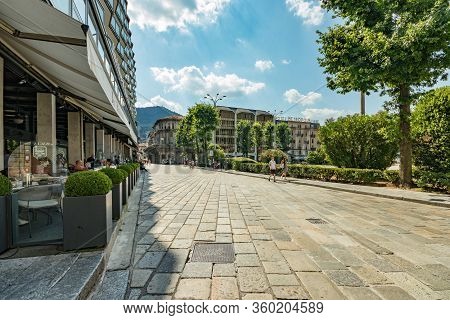Como, Italy - August 4, 2019: Local People And Tourists On A Quiet Cozy Streets In The Center Of Bea