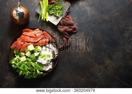 Salmon With Bread And Creamcheese