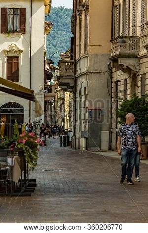 Como, Italy - August 4, 2019: Local People And Tourists On A Quiet Cozy Streets In The Center Of Bea