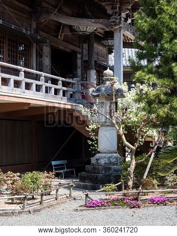 Komatsushima, Japan - April 4, 2018: Springtime Flowers Blooming On The Grounds Of Tatsueji, Temple 