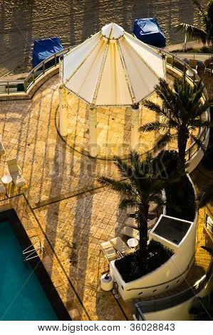 Gazebo près piscine et plage