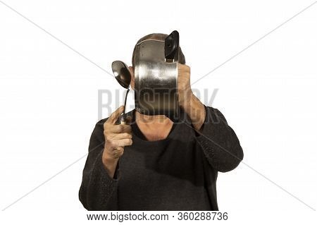 Demonstration Of The Vertical Casserole With White Background