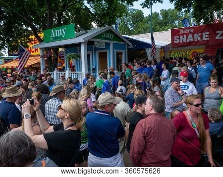 Falcon Heights, Mn - 23 Aug 2019: Klobuchar Booth At Mn State Fair