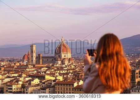 Girl Making A Photo Shoot Of Florence With The Smartphone. Cattedrale Di Santa Maria Del Fiore