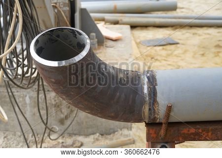 Undercooked Weld. Piping During Manual Arc Welding Using An Electrode.