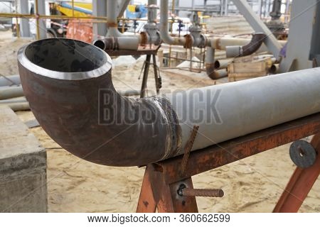 Undercooked Weld. Piping During Manual Arc Welding Using An Electrode.