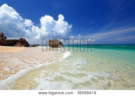 ริมชายหาดโอกินาว่าญี่ปุ่น