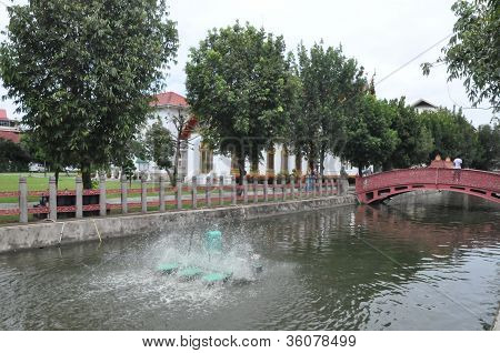 Wat Benchamabophit (Marble Temple)