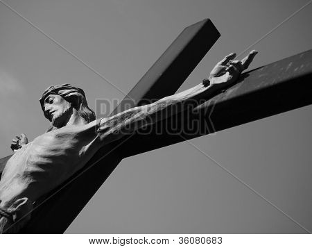 Jesus Christus bei Cross mit trinitarisch Handzeichen; schwarz und weiÃŸ