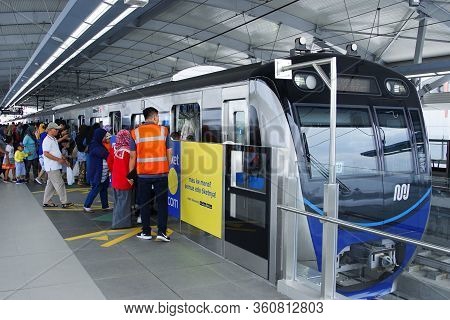 Jakarta, Indonesia  April 9, 2019 : People Queuing Up Mrt Train At Lebak Bulus Station In South Jaka