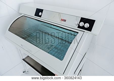 Hospital Operating Room, Ultraviolet Sterilizer For Sterilization Of Surgical Instruments
