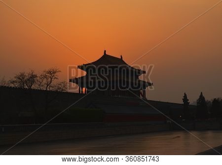 Beijing Sunset Backlightning The Forbidden City In Frozen Lake