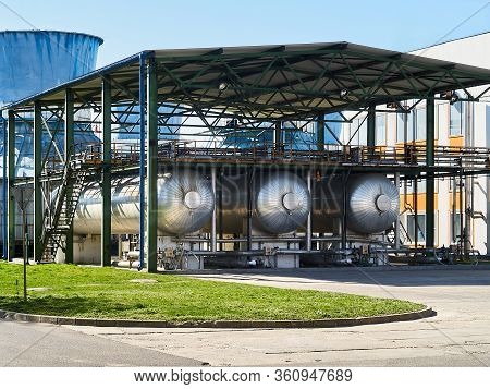 Production Of Liquefied Carbon Dioxide Of Carbonic Acid Part Of Chemical Plant Three Cryogenic Tanks