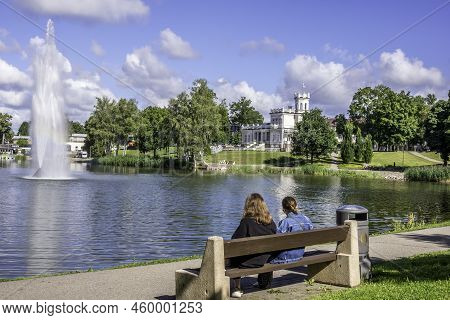 Druskininkai, Lithuania, August 07, 2022. People Enjoy Sunny Day Near Druskonis Lake In Druskininkai