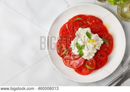 Strachatella Salad With Circle Of Sliced Tomatoes, Oil And Basil On A White Plate. Top View, Copy Sp