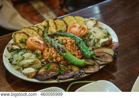 Kebab Meat Platter With Chilli And Onion