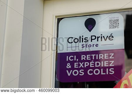 Bordeaux , Aquitaine  France - 08 15 2022 : Colis Prive Store Logo Brand And Text Sign On Shop Facad
