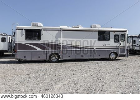 Cincinnati - Circa July 2022: Fleetwood Discovery Motorhome. Fleetwood Rv Is A Brand Of Rev Recreati