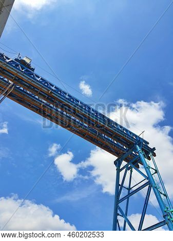 This Is A Photo Of The Gantry Portal For Lifting Girders. One Of Method To Transport And Moving Gird