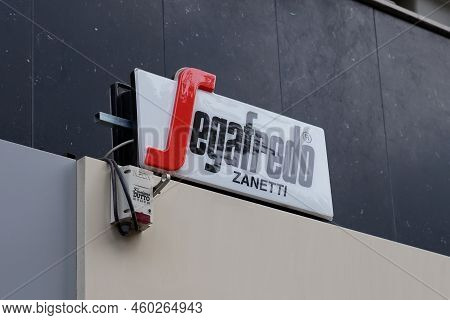 Bordeaux , Aquitaine  France - 08 20 2022 : Segafredo Zanetti Text Sign Logo Facade Cafe Coffee Shop