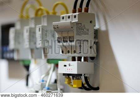 Electrical Modular Automatic Circuit Breakers. Selective Focus.