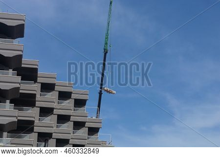 Cran Canaria, Meloneras - November 13, 2019:
Crane Near Building Of A New Hotel Building On Cran Can