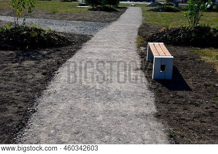 Pedestrian Path Newly Built Compacted Stone Aggregate Permeable Surface Soft For Runners Pedestrian 