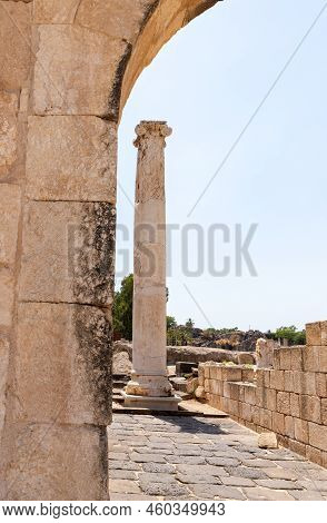 Beit Shean, Israel, August 06, 2022 : Partially Restored Ruins Of One Of The Cities Of The Decapolis