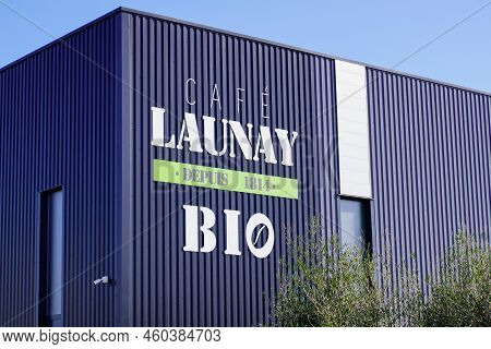 Agen , Aquitaine  France - 08 22 2022 : Cafe Launay Shop Sign Logo Coffee Leading Coffee Makers Bran