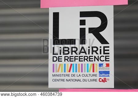 Bordeaux , Aquitaine  France - 08 23 2022 : Librairie De Reference Logo Brand Label And Text Sign On