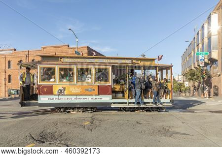 San Francisco, Usa - June 7, 2022:  Historic  Cable Car Powell Hyde Line On Turntable At Powell Stre