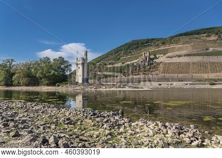 Rhine Near Bingen In Rhineland-palatinate In Germany. Extreme Low Water In The Drought Summer Of 202