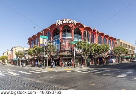 San Francisco, Usa - May 18, 2022: Historic Buildings At The Promenade Of Sisherman's Wharf In San F