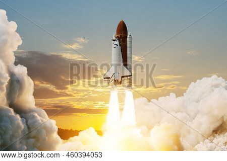 Spaceship Lift Off. Space Shuttle With Smoke And Blast Takes Off Into Space On A Background Of Sunse