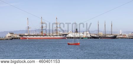 San Francisco, Usa - May 18, 2022: Panoramic View To Hyde Pier In San Francisco With Historic Sailor