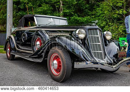 Highlands, Nc - June 11, 2022: Low Perspective Front Corner View Of A 1936 Auburn 852 Cabriolet At A